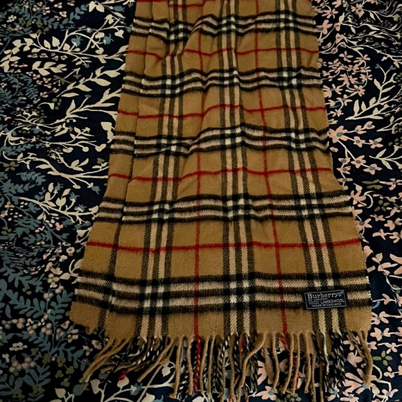 Vintage Burberry scarf. - Picture 1 of 2